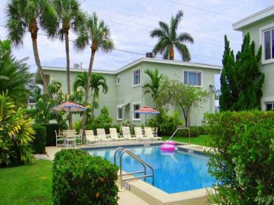 Anna Maria Vacation Rental West of Gulf Drive Steps to Beach